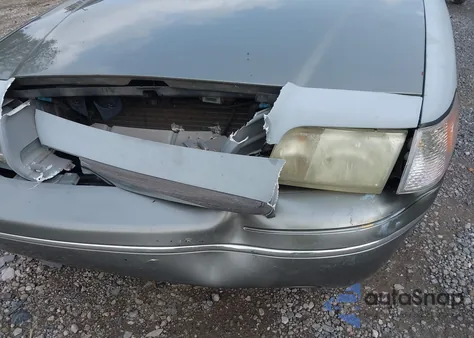 2003 Ford Crown Victoria Standard z USA, uszkodzony, nr VIN 2FAFP73W63X161494